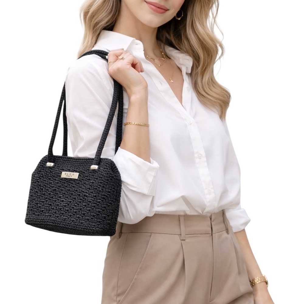 ELLE Italy Black
Woven Handbag |
Crochet Knit Top
Handle Purse |
Made in Italy
